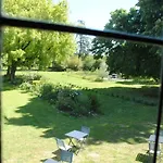 Chateau Mezger Bed and breakfast 3*