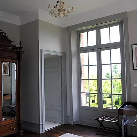 Oda ve Kahvaltı Chateau Mezger 3*